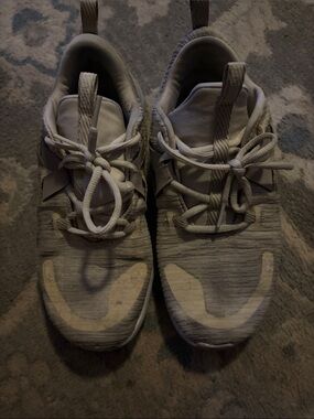 Women’s Lightweight Lace-Up Sneakers in Off-White/Grey